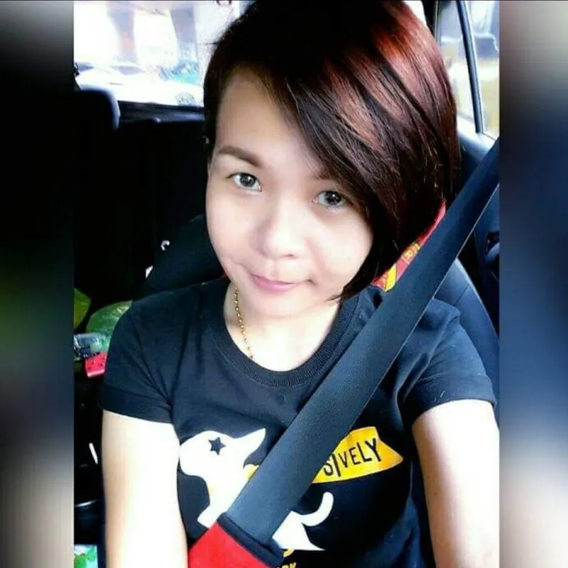 ครูเพ็ญ สอนขับรถยนต์นอกสถานที่